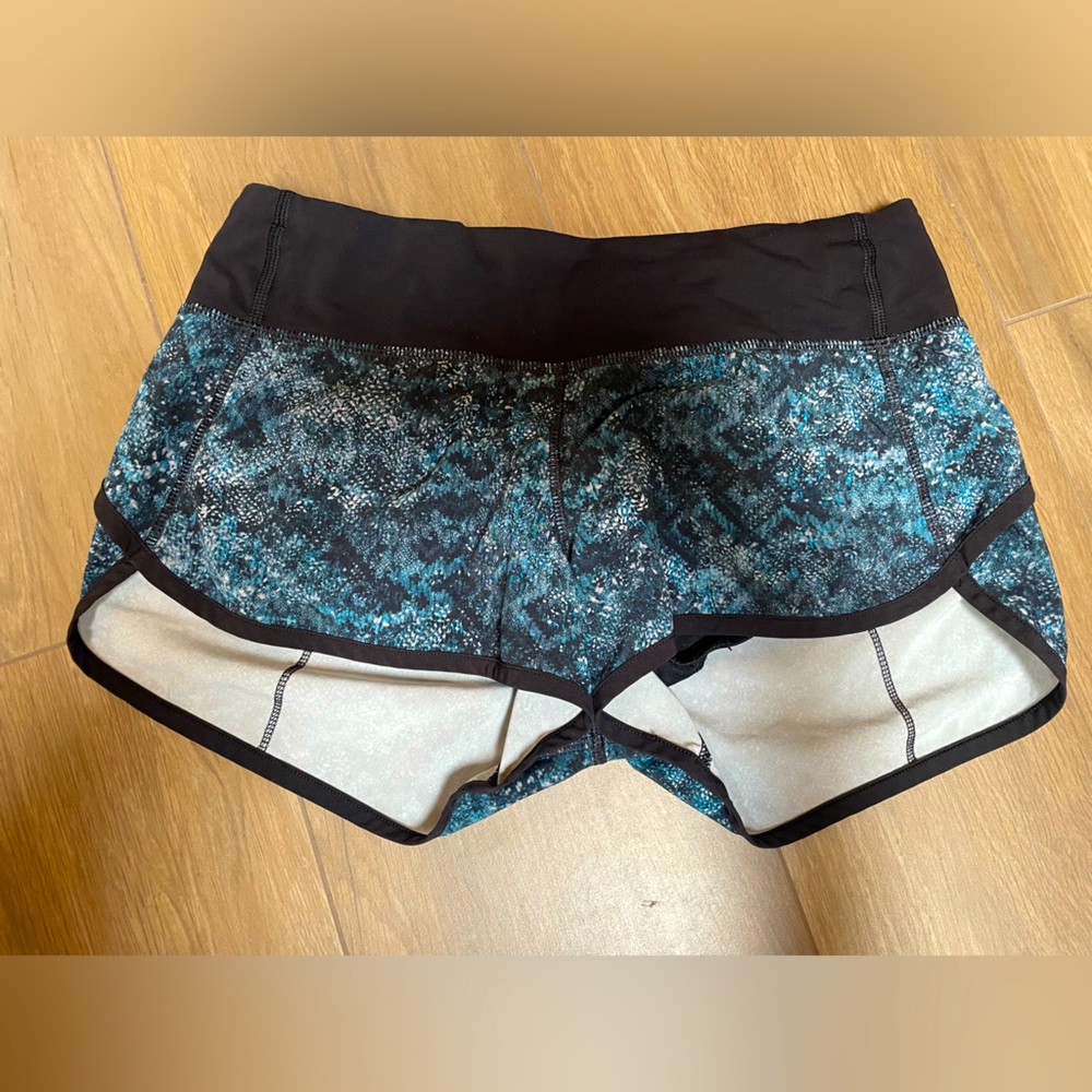 Lululemon size 4 speed up shorts EUC blue multi print